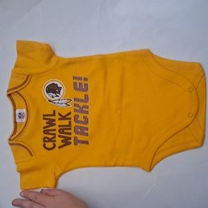 NWOT NFL Washington Redskins " Crawl Walk Tackle!" Onesie